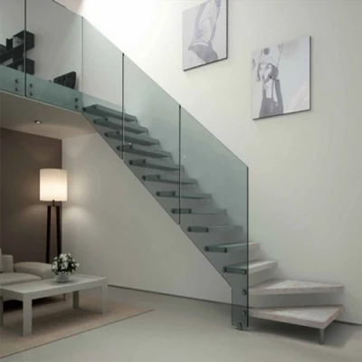 Moderne schwebende Treppen mit unsichtbarer Metallwange