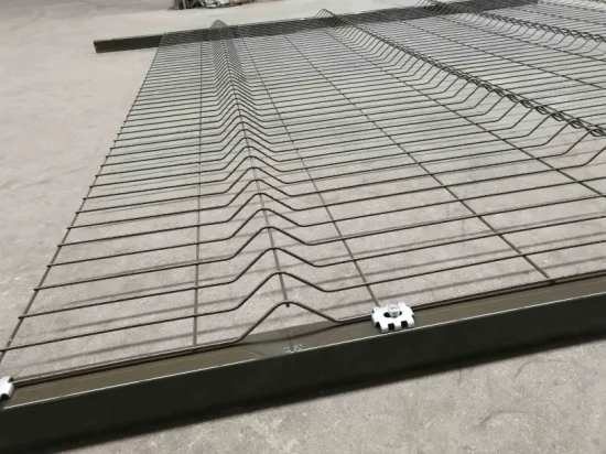 Günstiger, verzinkter, geschweißter, gebogener Dreiecksbogen-Zaun für den Außenbereich, 3D-gebogene, geschweißte Maschendrahtzaunplatten